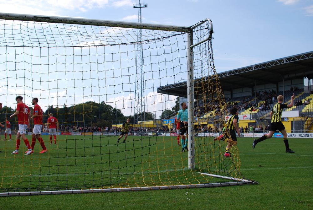 Dinand juicht na benutten penalty